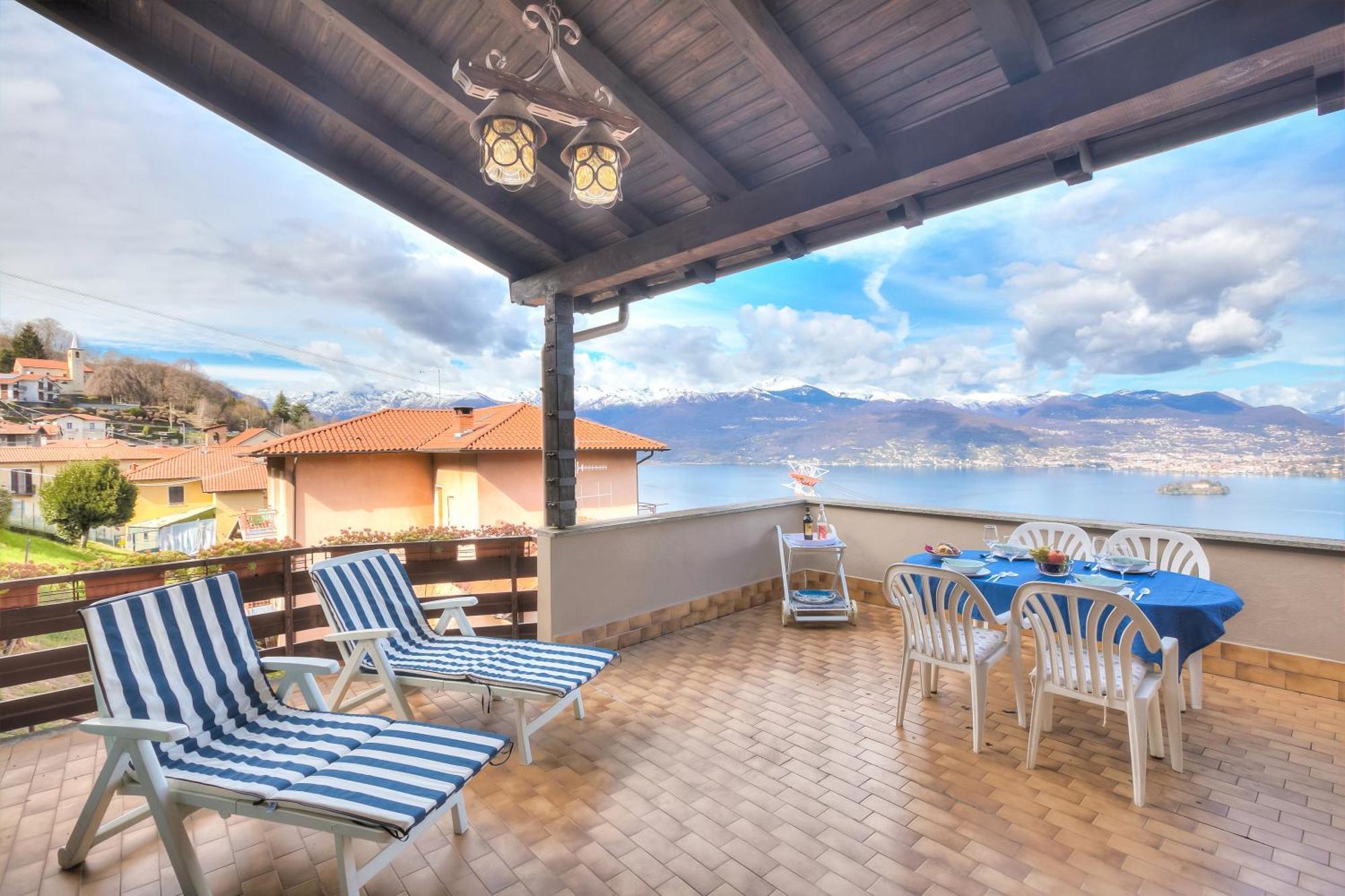 Holiday home View Terrace Over The Borromean Isla - Happy